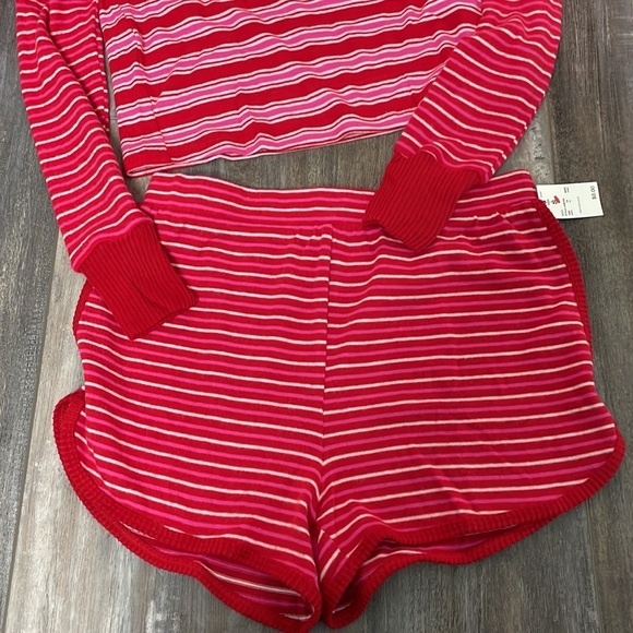 Valentine’s Day Short Set NEW - Picture 6 of 8